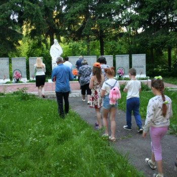 Акция “Зажги свечу памяти” на памятнике воинам, погибшим в Великой Отечественной войне, с. Архангельское