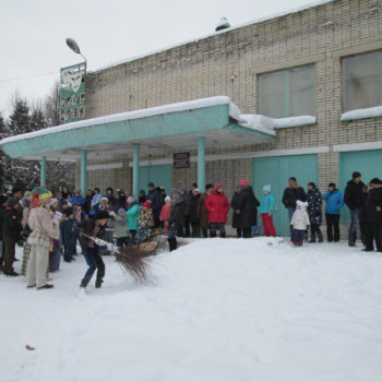 В Архангельском ДК отметили широкую масленицу! Наигрались, развлеклись Не напрасно собрались, Зиму провожали, Блинами угощались. Прощай зима, до срока! Весна у наших окон!